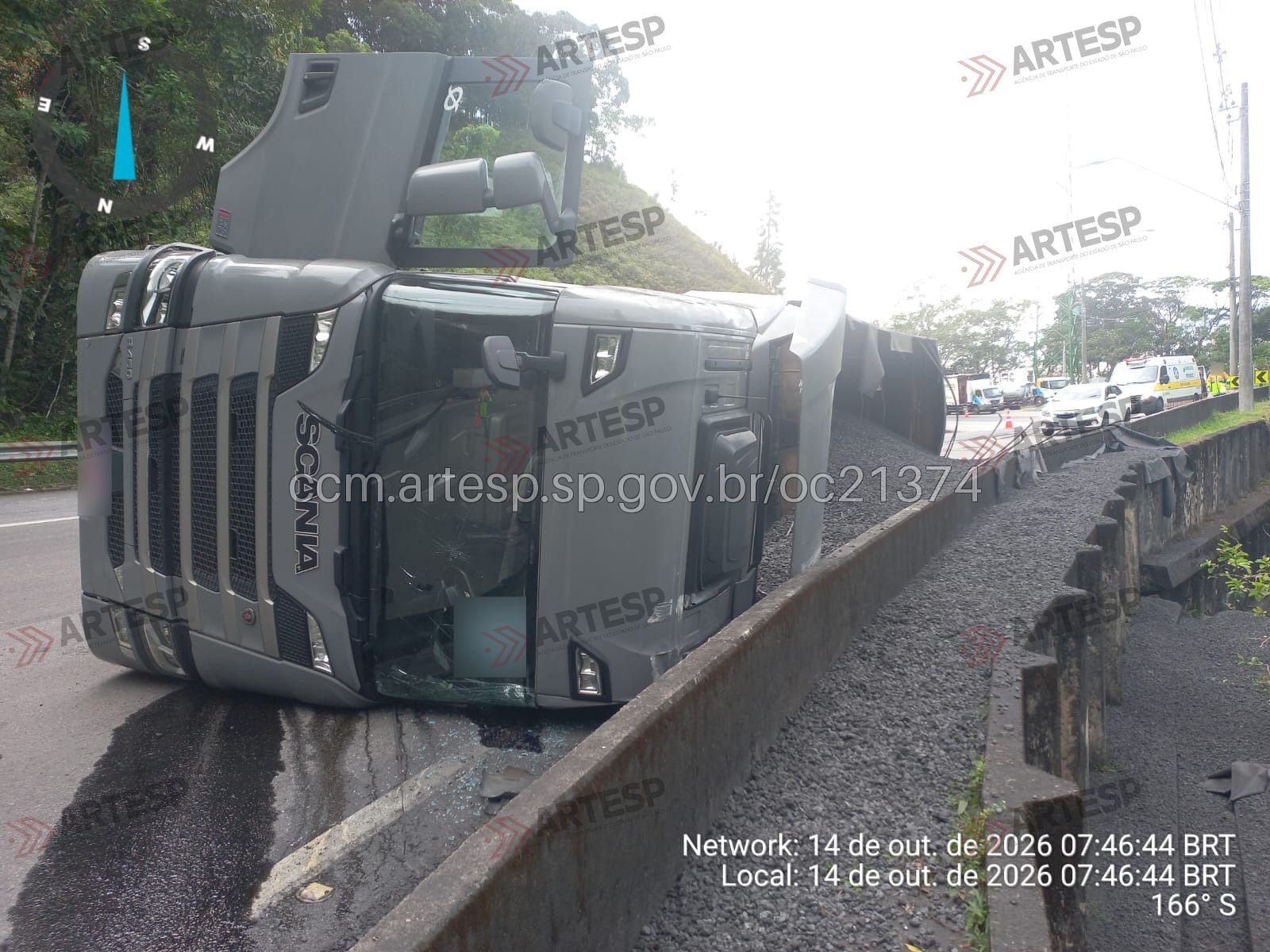 Carreta Scania R450 rodovia dos Tamoios