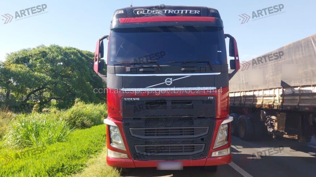 Cavalo mecânico Volvo FH 540 rodovia