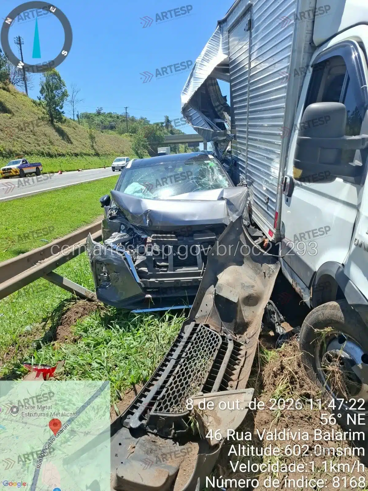 SUV Nissan Kicks e utilitário Iveco Daily Rodovia Doutor Celso Charuri