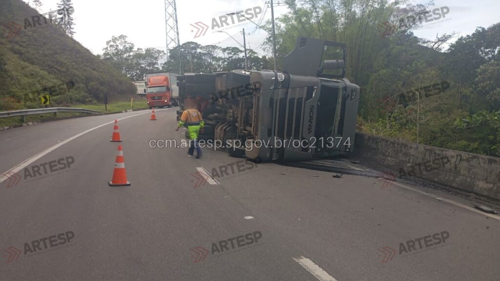 Scania R450 tombamento