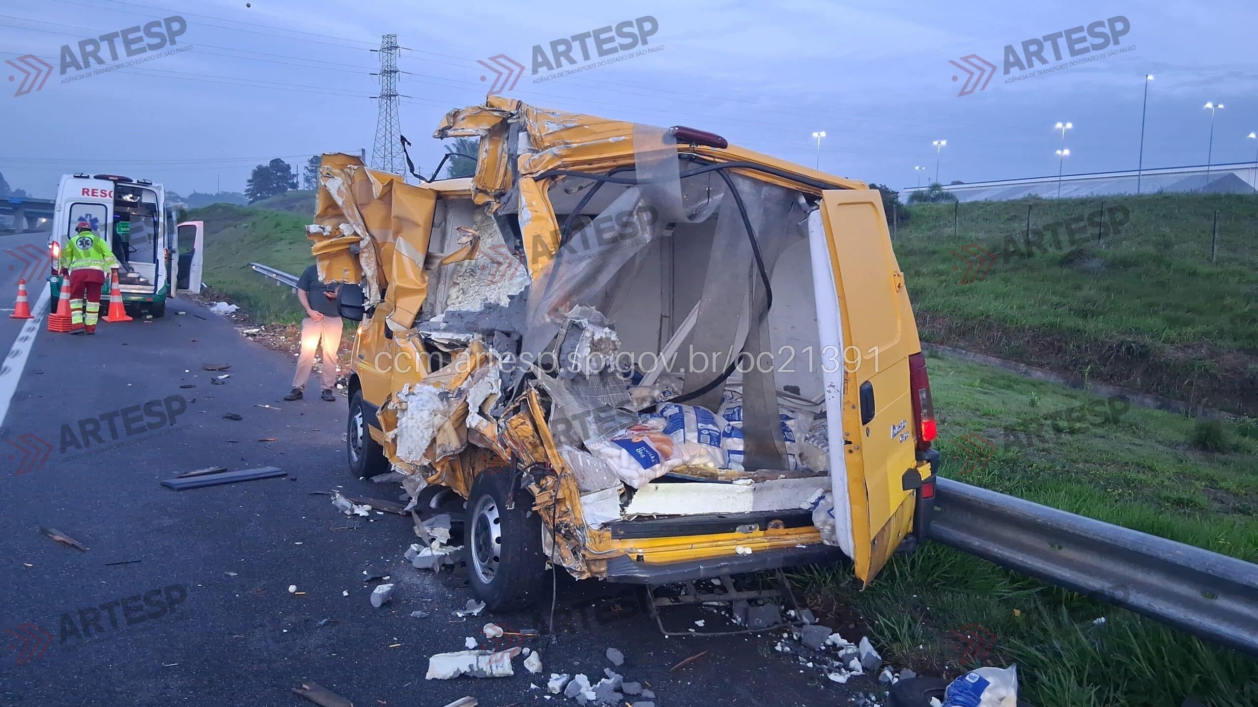 Utilitário Fiat Ducato rodovia ayrton senna