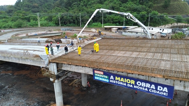 obras do Viaduto Estaiado