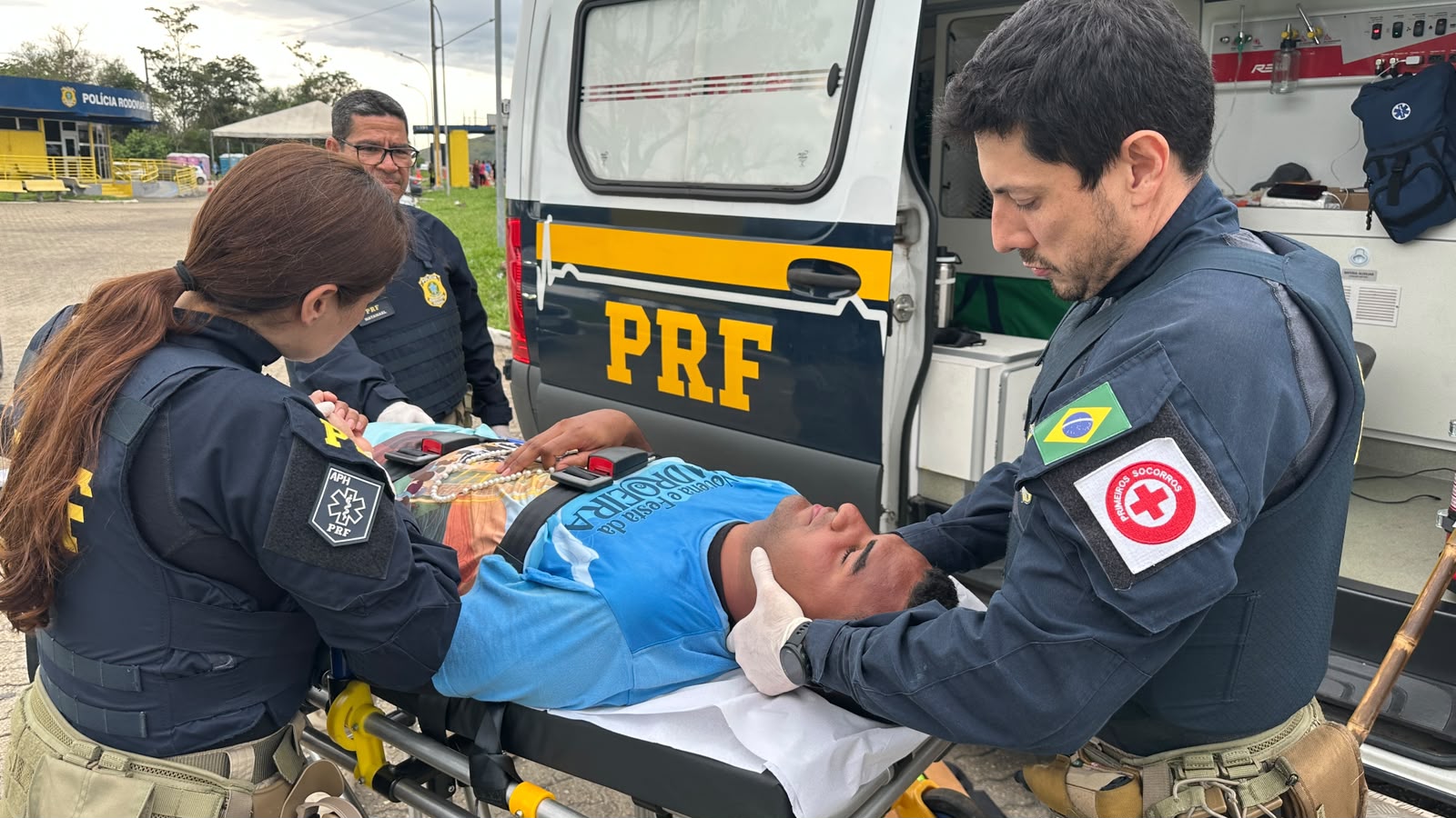 policiais socorristas para apoio